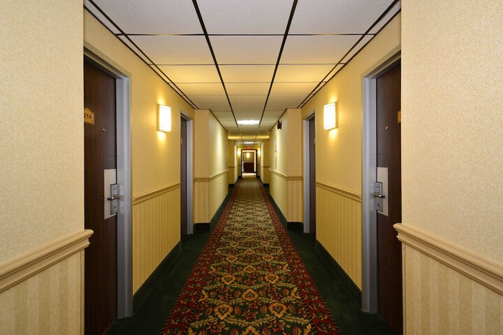 Ballroom/Hall 21 of 23