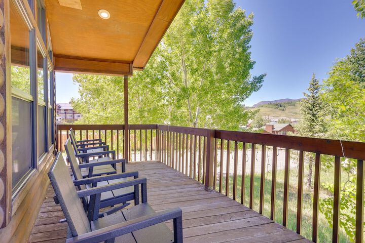 Updated Silverthorne Home w / Hot Tub & Mtn Views!