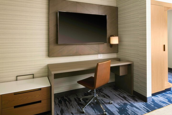 Room 14 of 32