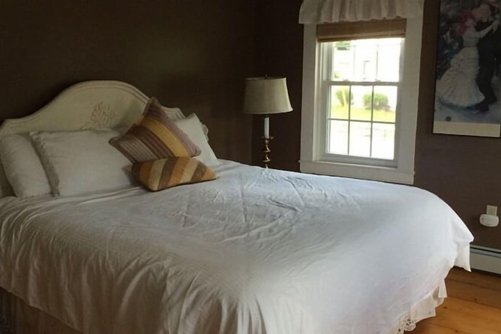 Room 6 of 19