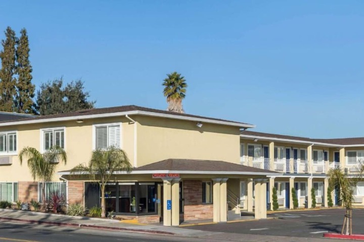 Hotel 2 of 43