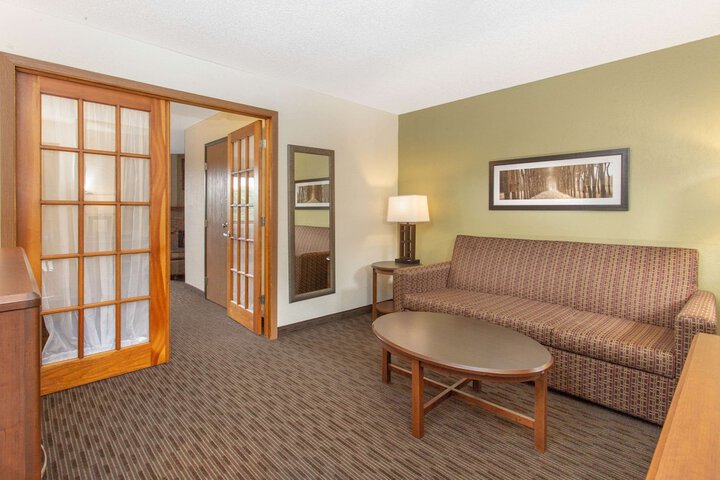 Room 26 of 34