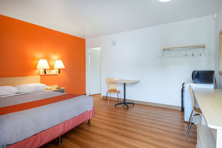 Room 8 of 29