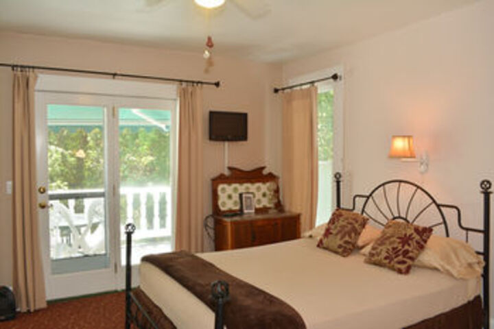 Deer Creek Inn