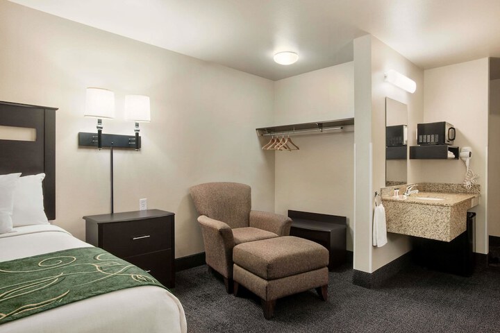 Room 12 of 16