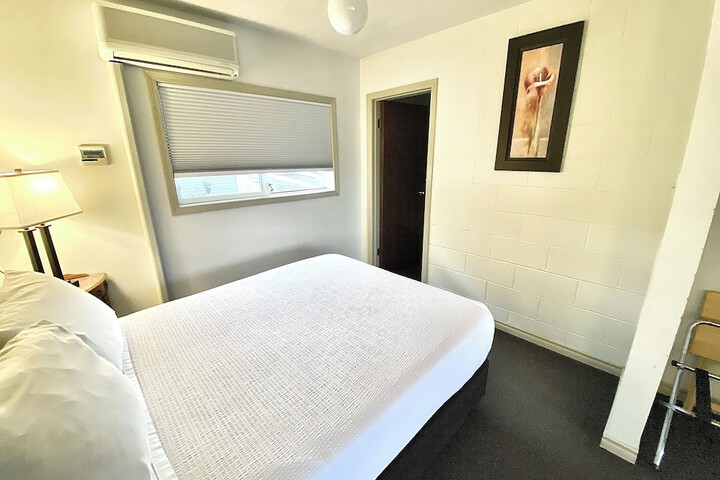 Room 12 of 26