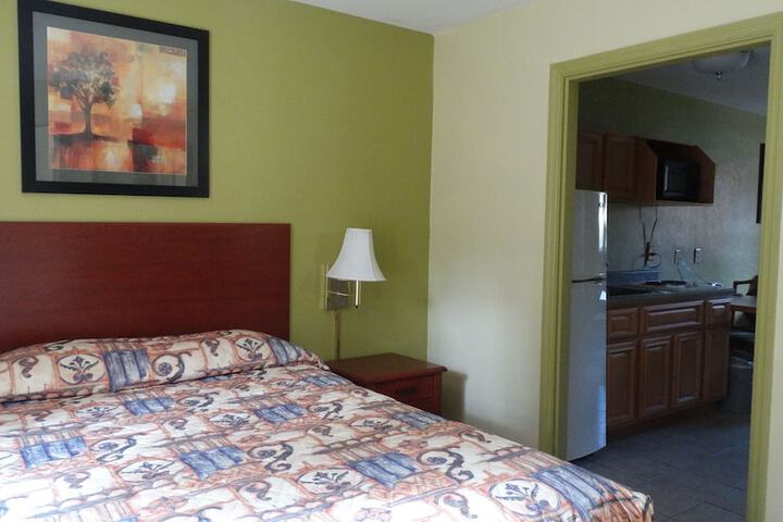 Room 11 of 28