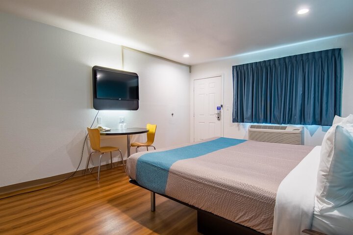 Room 22 of 35