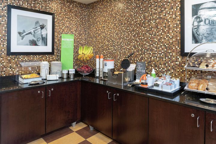 Hampton Inn & Suites Cleveland-Airport / Middleburg Heights