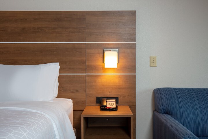 Room 15 of 62