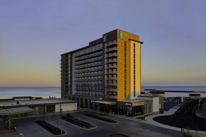 Hotel 5 of 136