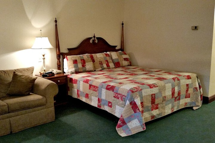 Room 16 of 28