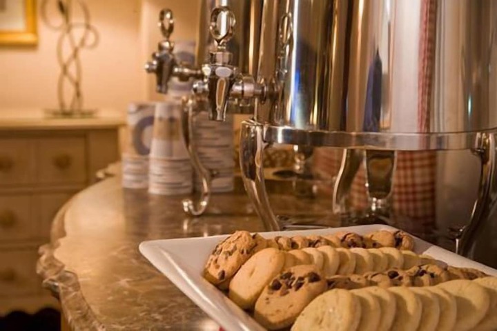 Breakfast/Coffee Service 24 of 32