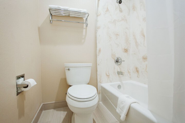 Room 34 of 46