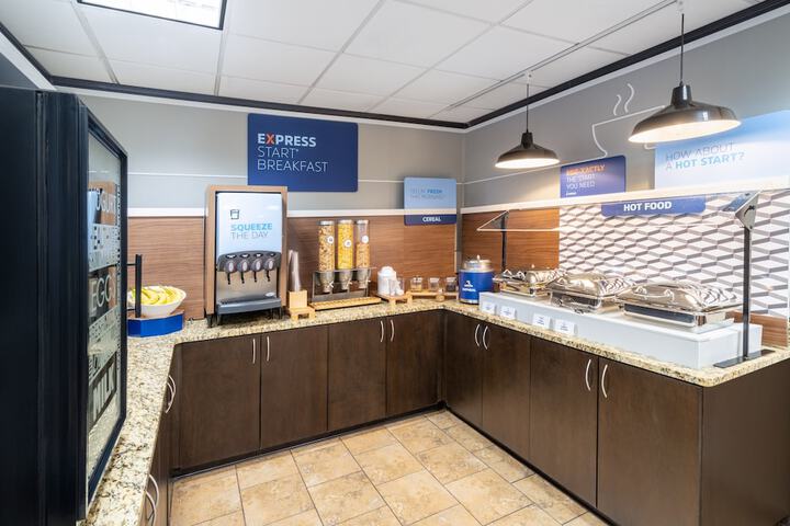 Holiday Inn Express Forsyth by IHG