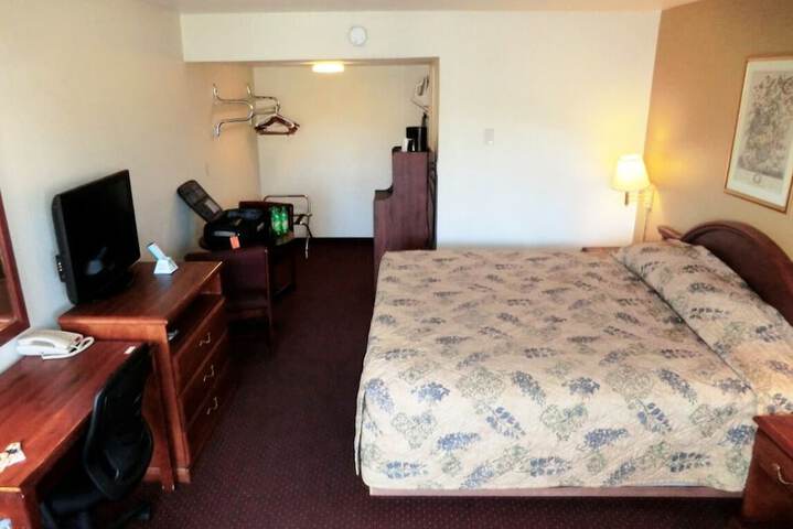 Room 8 of 8