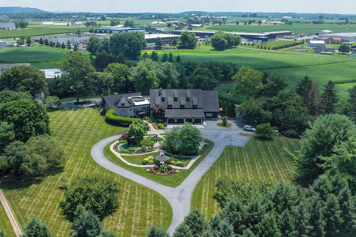 Twin Pine Manor Bed & Breakfast