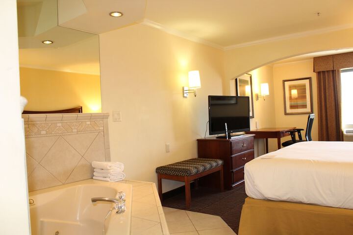 Room 19 of 48