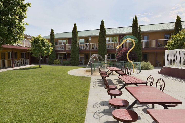 Days Inn & Conference Centre by Wyndham Penticton