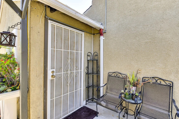 Westminster Escape Near Beaches & Shopping!