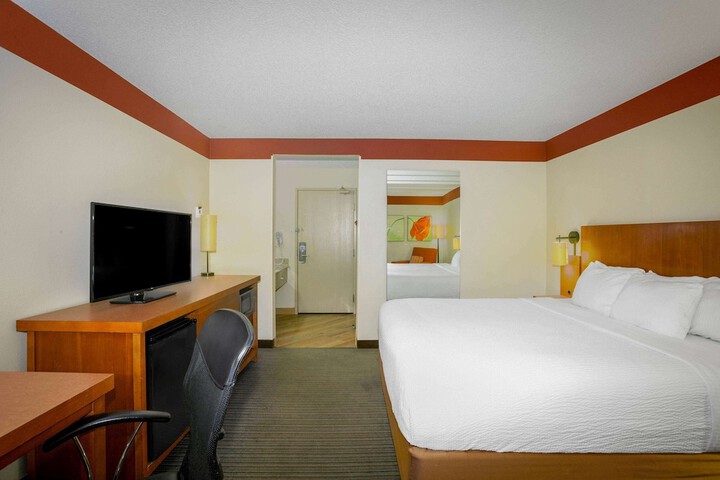 Room 15 of 30