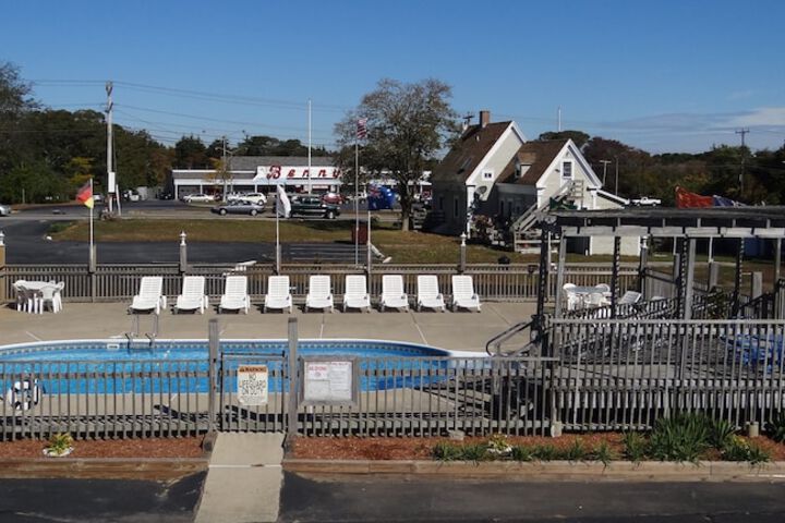 Pool 14 of 40
