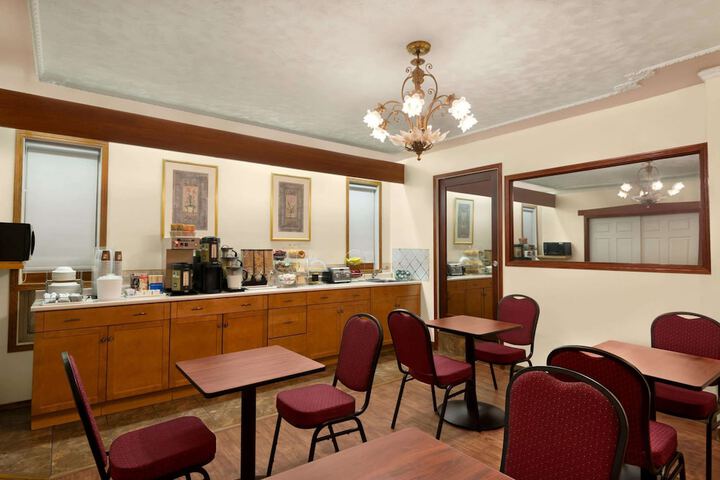 Dining 13 of 14