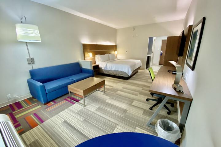 Room 37 of 62