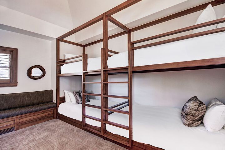Room 90 of 302