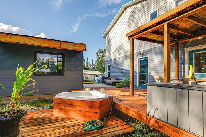 Delta Junction Rental w / Shared Pool & Hot Tub!