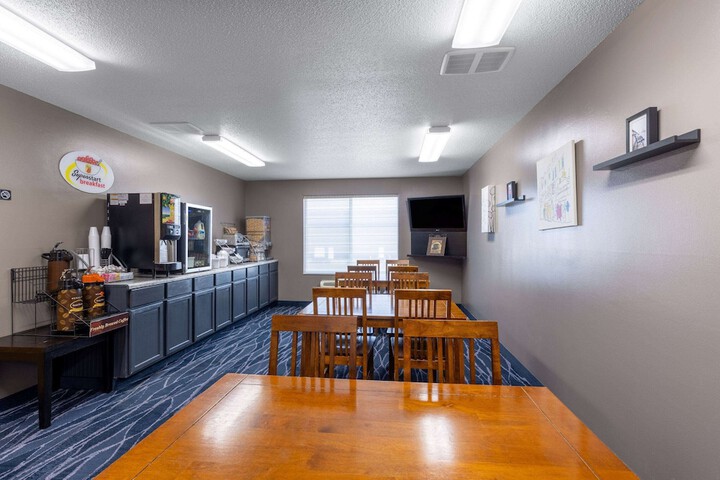 Super 8 by Wyndham Jackson MN