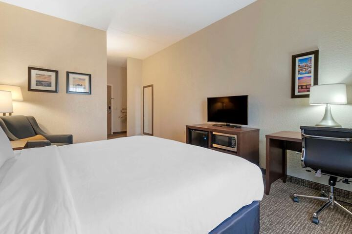 Room 32 of 40