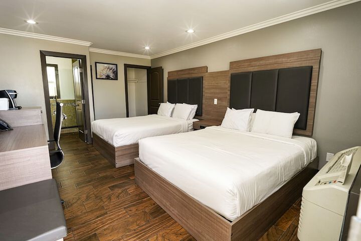 Room 33 of 43
