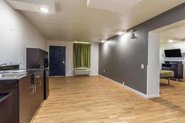 Room 27 of 35