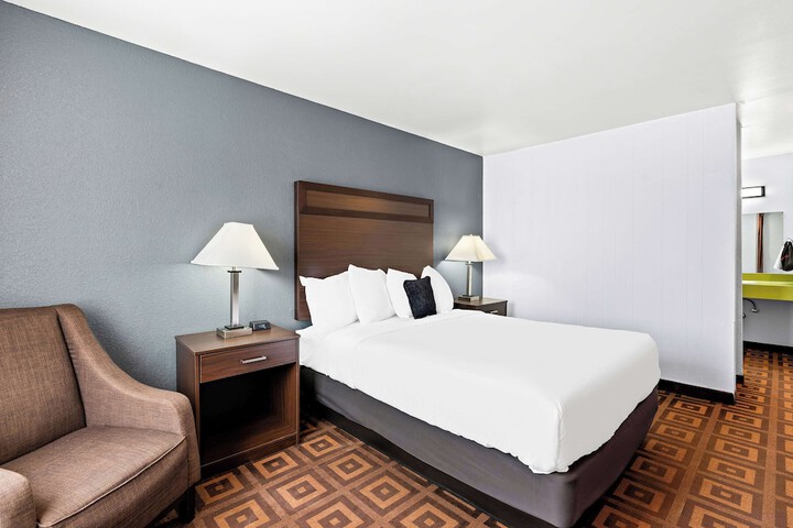 Room 12 of 30