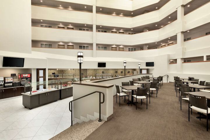 Embassy Suites by Hilton Milwaukee Brookfield