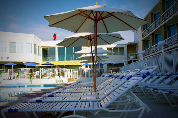Sundeck 32 of 37