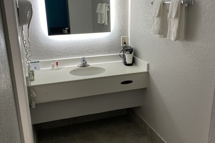 Room 19 of 41
