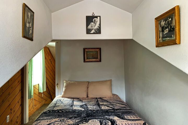 Room 61 of 103
