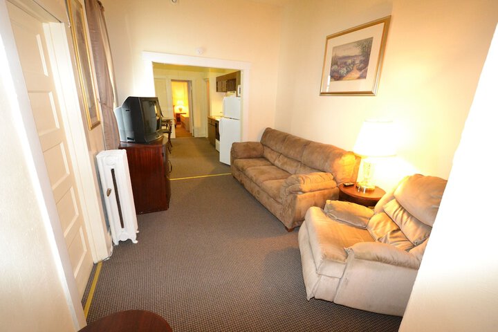 Room 9 of 38
