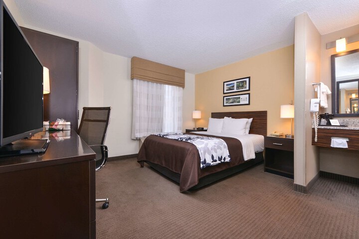 Room 10 of 18