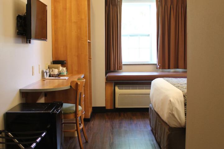 Room 9 of 42