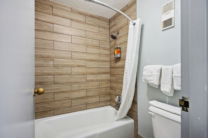 Room 12 of 25