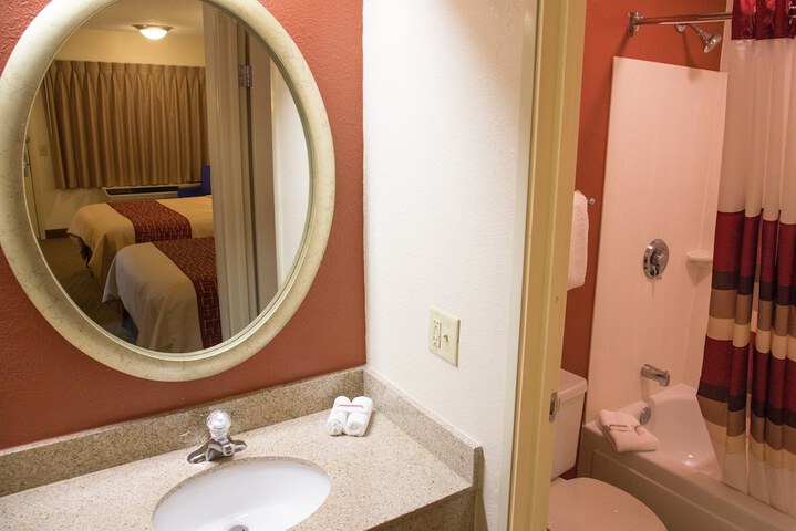 Room 4 of 18