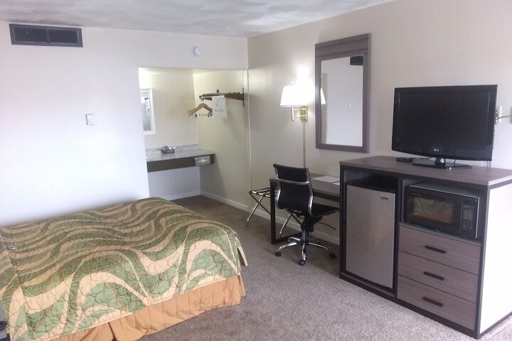 Room 32 of 38