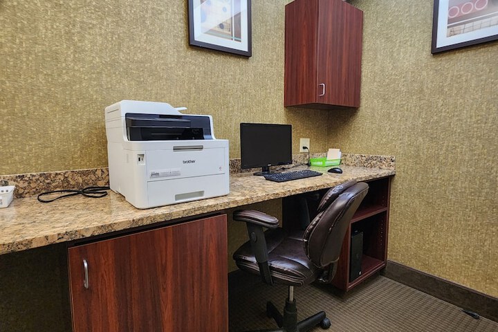 Business Center 83 of 85