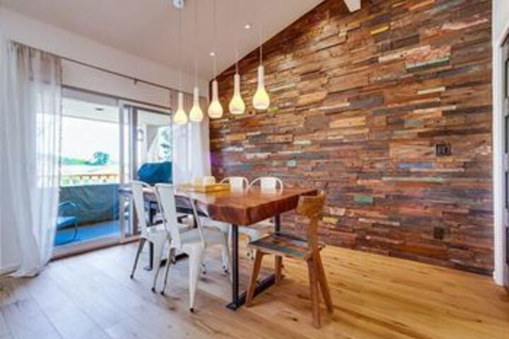 Newly remodeled Beach 2 Br condo by RedAwning
