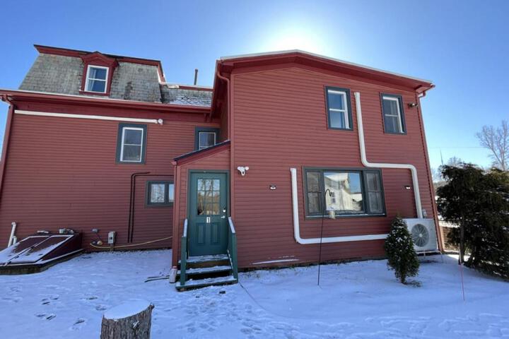 2 Bed Berkshire Apt minutes to Jiminy Peak Ski