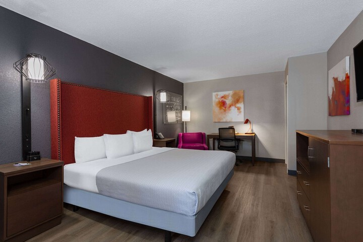 Room 21 of 28