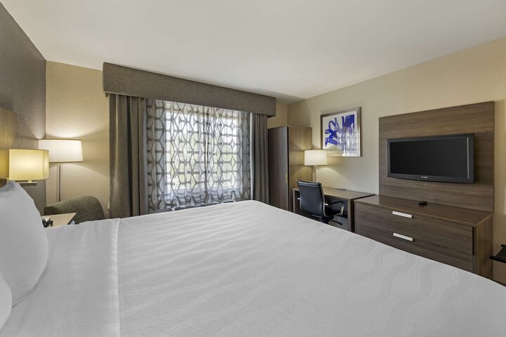 Room 9 of 28